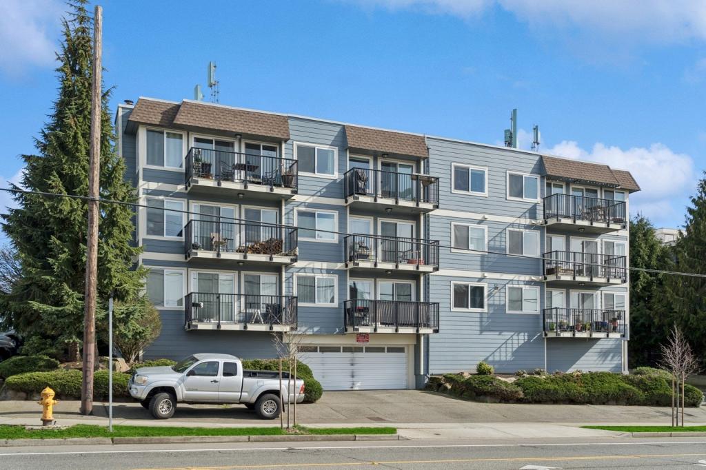 Stylish & Spacious 2 Bedroom Condo in the Heart of Greenwood