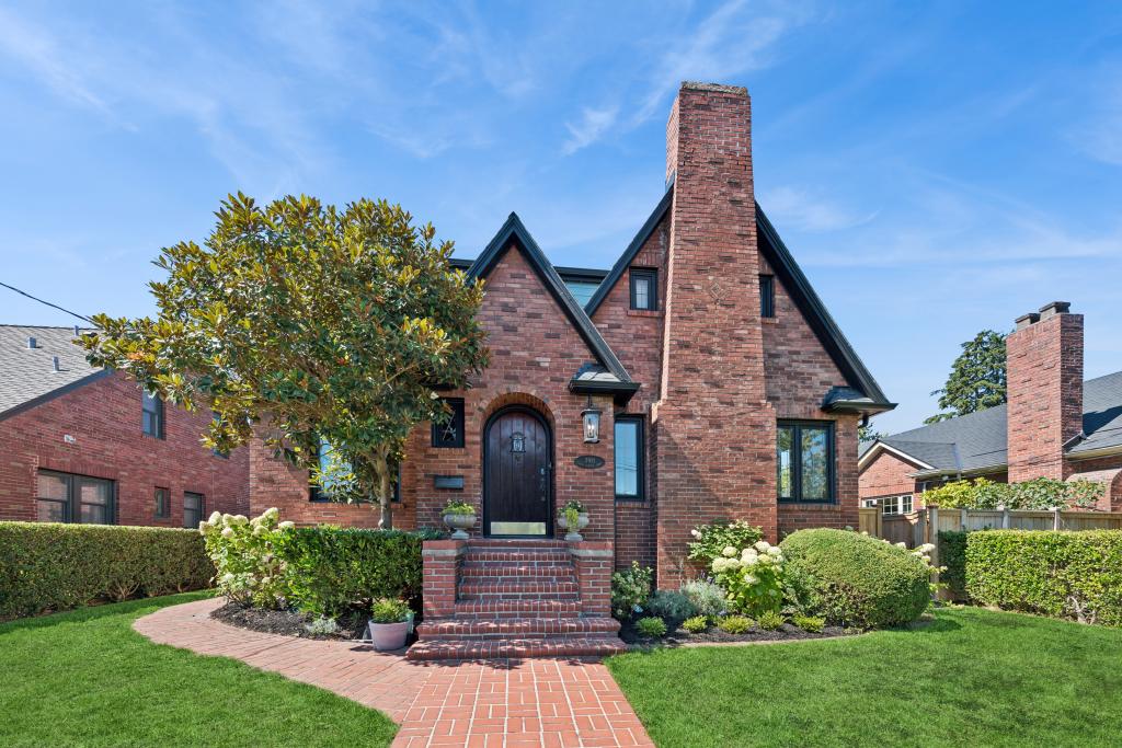 2911 28th Ave W