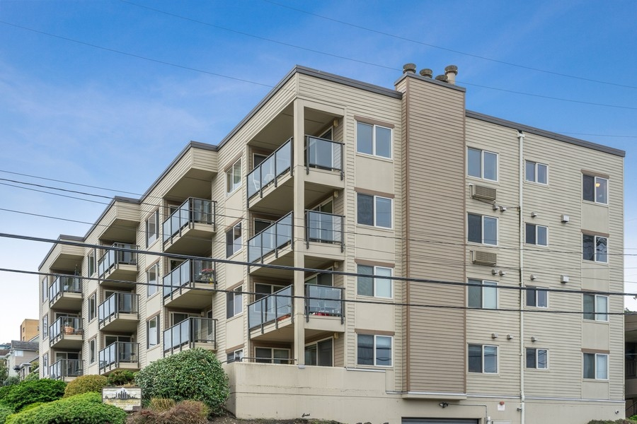 Spacious West Seattle Condo - near Alaska Junction