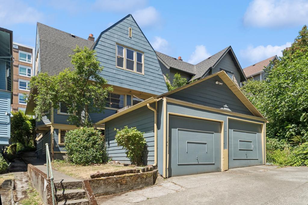 704 Warren Ave. N.