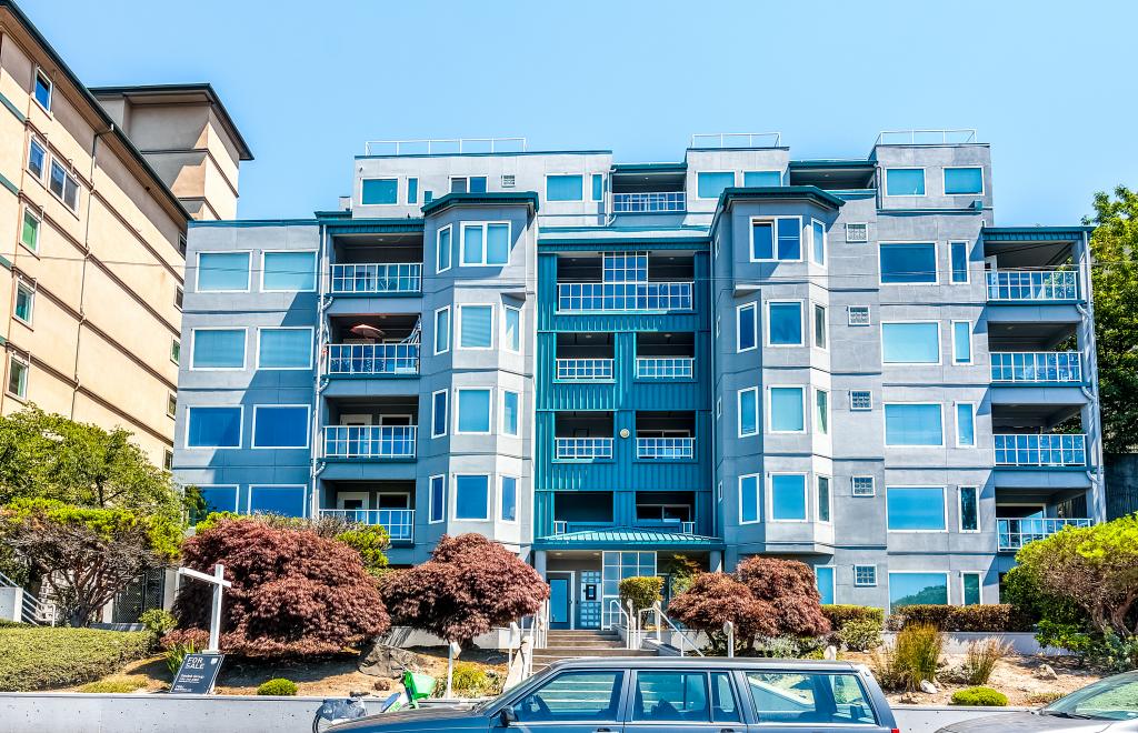 420 Melrose Condominiums